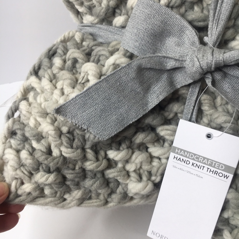 NWT Nordstrom’s Hand Knit Throw! - Picture 2 of 5